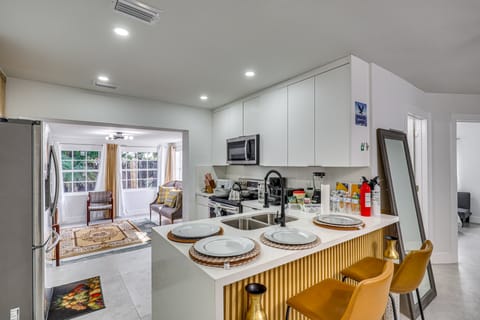 Cozy Fort Lauderdale Home w/ Yard: 7 Mi to Beaches House in Fort Lauderdale