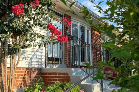 Charming Boutique Home in West End Alexandria! House in Alexandria