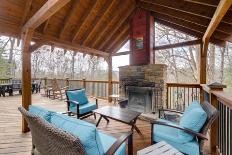Blue Ridge Retreat: Epic Game Room & Luxe Hot Tub House in Blue Ridge