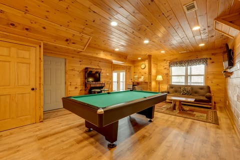 Blue Ridge Retreat: Epic Game Room & Luxe Hot Tub House in Blue Ridge