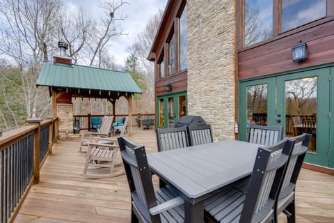 Blue Ridge Retreat: Epic Game Room & Luxe Hot Tub House in Blue Ridge