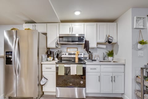 Work & Explore Downtown Tacoma! Convenient Condo Apartment in Tacoma