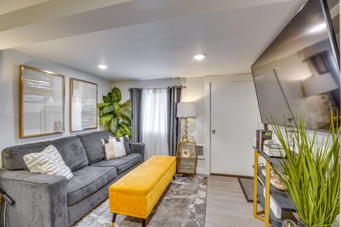 Work & Explore Downtown Tacoma! Convenient Condo Apartment in Tacoma