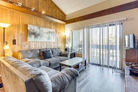 Shuttle to Winter Park Resort: Mtn-View Condo! Apartment in Fraser