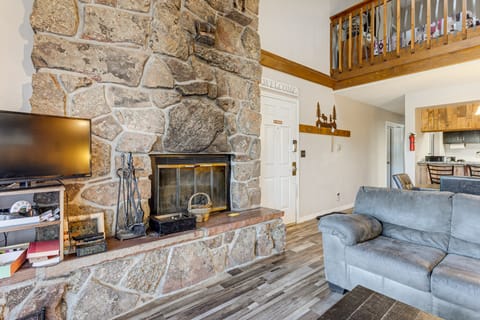 Shuttle to Winter Park Resort: Mtn-View Condo! Apartment in Fraser