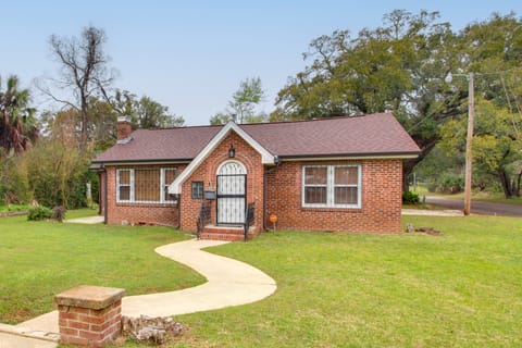2 Mi to Downtown! Charming Home in Pensacola House in Pensacola