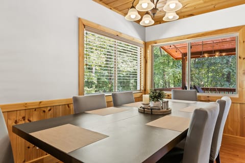 < 1 Mi to Lake Blue Ridge: Forest-View Gem w/ Deck House in Morganton