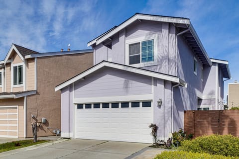 Near Tech HQs & World Cup: Commuter’s Fremont Hub House in Hayward