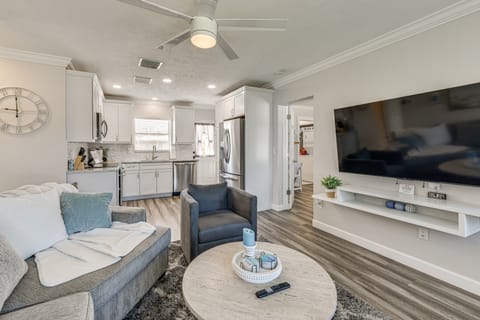 5 Mi to Riverwalk: Bradenton Family Home w/ Yard House in Bayshore Gardens