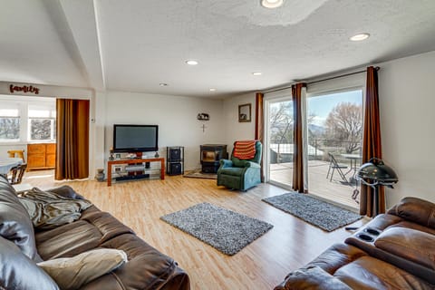 18-Acre Working Farm w/ Mtn Views! Dolores Escape House in Colorado