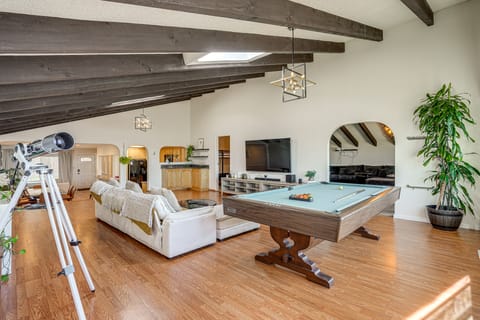 Bay Area Family Home w/ Indoor Pool + Game Room House in Daly City