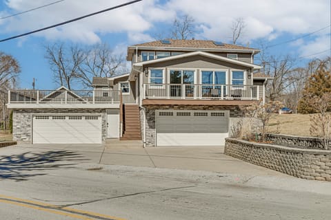 Steps to Cedar Lake! Group Getaway w/ Game Room House in Indiana