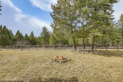 Wild Adventures in Eureka! Amish-Crafted Cabin House in Idaho