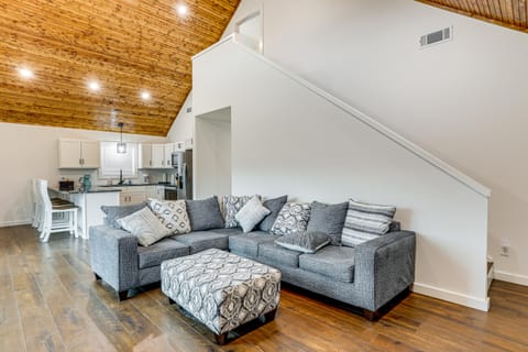 Float the Current! Riverfront Ozark Home w/ Deck House in Current River