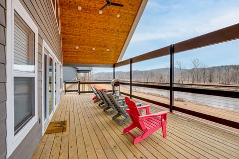Float the Current! Riverfront Ozark Home w/ Deck House in Current River