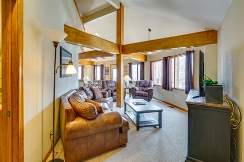 Resort Villa on Lake of the Ozarks! Family Fun Hub Villa in Osage Beach