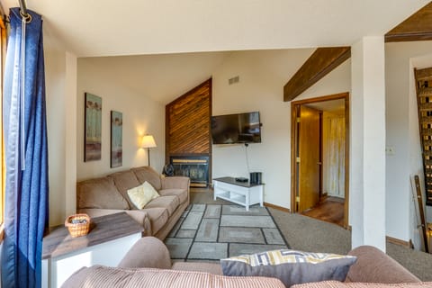 Boater’s Haven! Lake of the Ozarks Resort Retreat Villa in Osage Beach