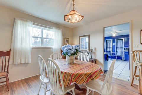 Rural Group Getaway w/ Creek Access in Berryville! House in Arkansas