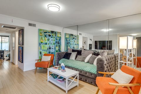 2 Mi to Dtwn! Snowbird Gem w/ Pool in Palm Springs Apartment in Palm Springs