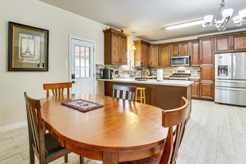 Family Retreat in Richmond! Spacious Home w/ Patio House in Rosenberg