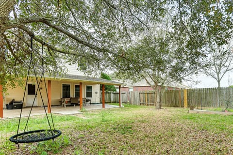 Family Retreat in Richmond! Spacious Home w/ Patio House in Rosenberg
