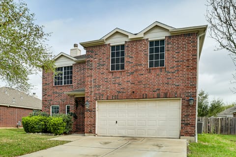 Family Retreat in Richmond! Spacious Home w/ Patio House in Rosenberg