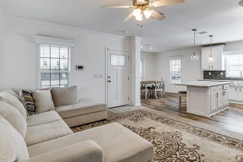 7 Mi to Disney: Family Home w/ Heated Pool Access House in Loughman