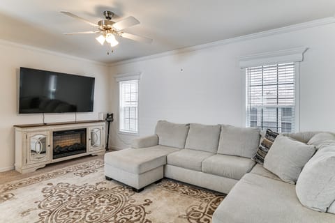 7 Mi to Disney: Family Home w/ Heated Pool Access House in Loughman