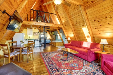 Pond Mountain Springs 'Falcon Cabin,' Fish & Hike! Apartment in Arkansas