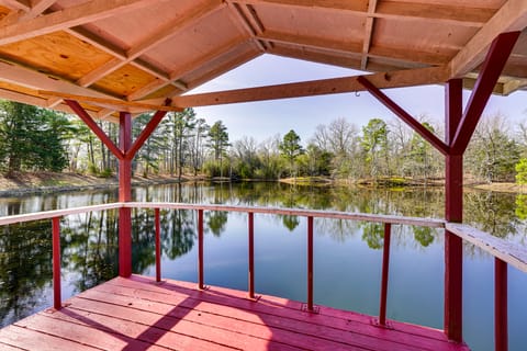 Pond Mountain Springs 'Falcon Cabin,' Fish & Hike! Apartment in Arkansas