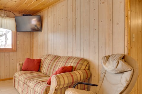 Fishing Paradise: Lakefront Duplex in Northwoods House in Wisconsin