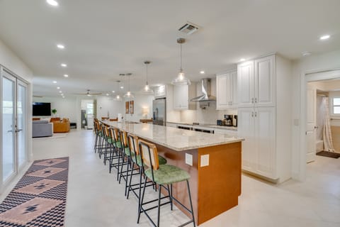 Modern Canal-Front Gem w/ Lanai + Dock in Sanibel House in Sanibel Island