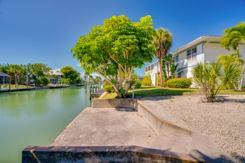 Modern Canal-Front Gem w/ Lanai + Dock in Sanibel House in Sanibel Island