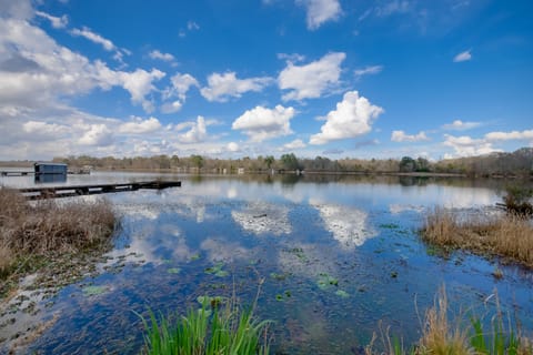 Pavilion & Outdoor Fireplace! Lake Joy Retreat House in Perry