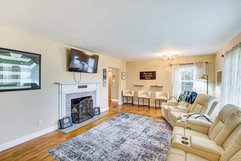 Wake Up the Echoes! Notre Dame Game Day Base House in Mishawaka