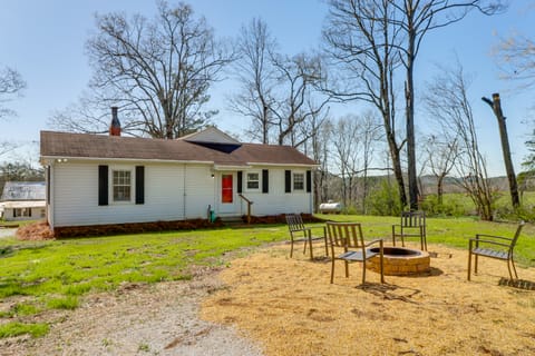 Pet-Friendly 'Railroad Cottage' Near Wedowee Lake House in Alabama