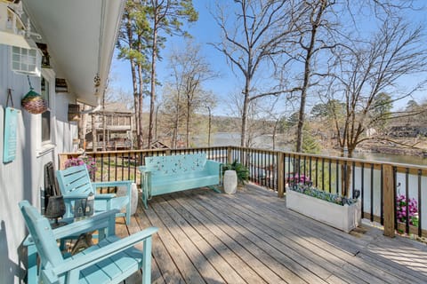 Tranquil Family Retreat w/ Views on Lake Desoto House in Garland County