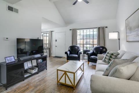 2 Mi to LSU: Fun-Filled Home Base in Baton Rouge! Apartment in Baton Rouge