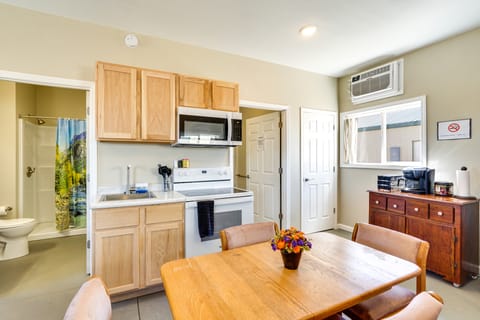 Ozarks Studio on a Working Farm: Hike, Fish, Relax Apartment in Ozark Mountains