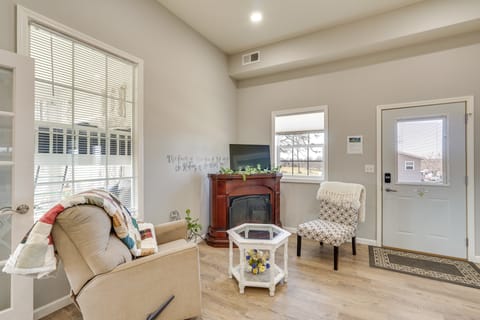 Peaceful Country Escape w/ Sunroom in Richland Apartment in Ozark Mountains