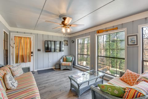 Private Beach & Dock: Lake Hartwell Family Getaway House in Lake Hartwell