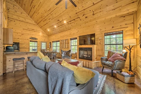 Swim, Hike & Unwind: Dual-Cabin Gem in Broken Bow! House in Broken Bow