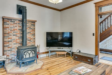 River Fishing & Scenic Hikes! Group Stay in Durbin House in Shenandoah Valley