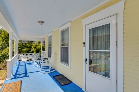 River Fishing & Scenic Hikes! Group Stay in Durbin House in Shenandoah Valley