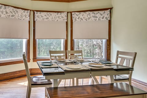 River Fishing & Scenic Hikes! Group Stay in Durbin House in Shenandoah Valley