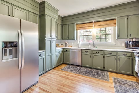 9 Mi to Georgia Southern University: Family Escape House in South Carolina