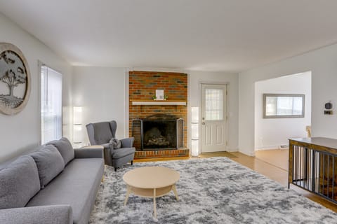 Sandusky Adventure Hub: Patios, Grill + Yard! House in Lake Erie