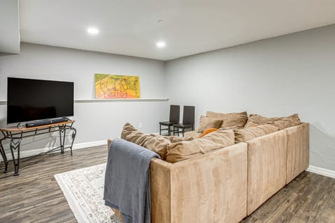 Family Friendly! Spacious Lakewood Haven w/ Yard House in Lakewood