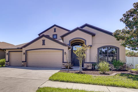 Extended Stay in Tampa Area! Spacious Home w/ Yard House in Tampa