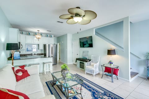 Stroll to Beach! 3BR Gulfport Escape, Pool Access Apartment in Gulfport